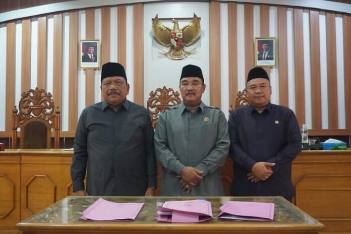 Akhir Tahun 2024, DPRD BU Sahkan III Raperda