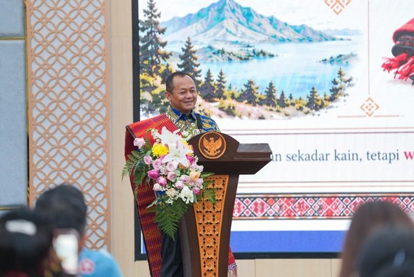 Ulos Tak Cukup Dilestarikan, Harus Hidup dan Menghidupi Para Perajin